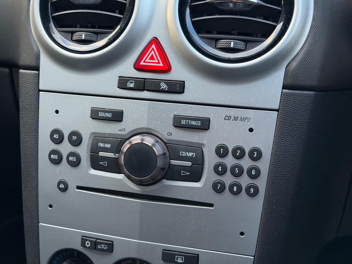 Used Vauxhall Corsa 2011 for sale - 77015899: Photo 28