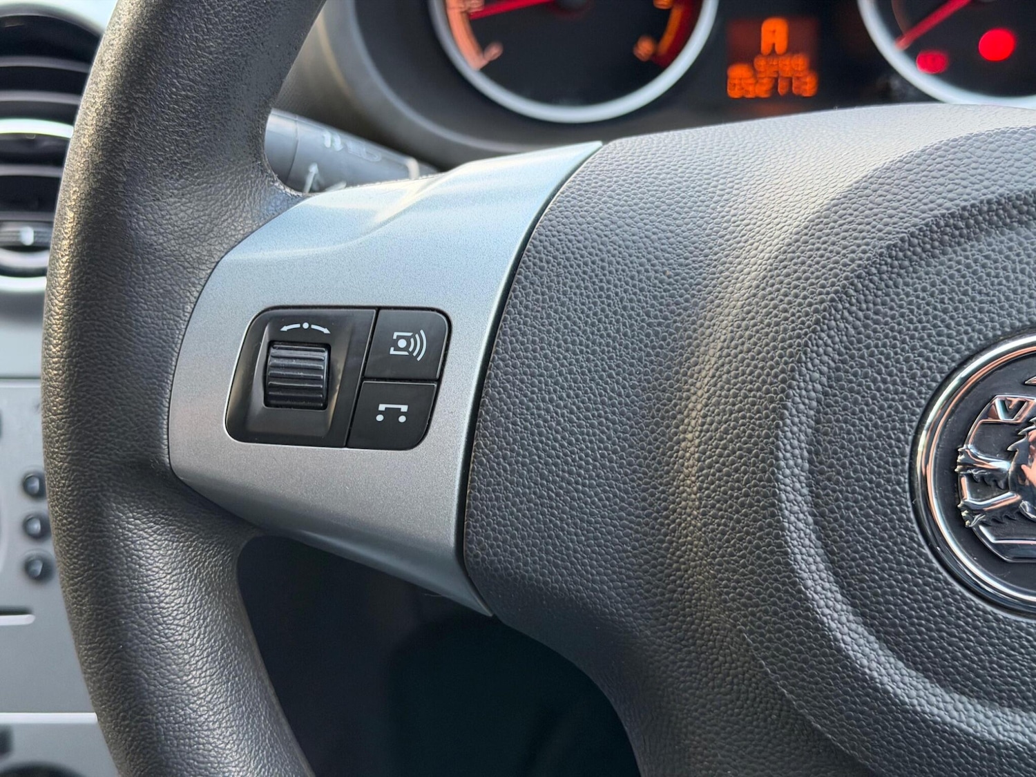 Used Vauxhall Corsa 2011 for sale - 77015899: Photo 29