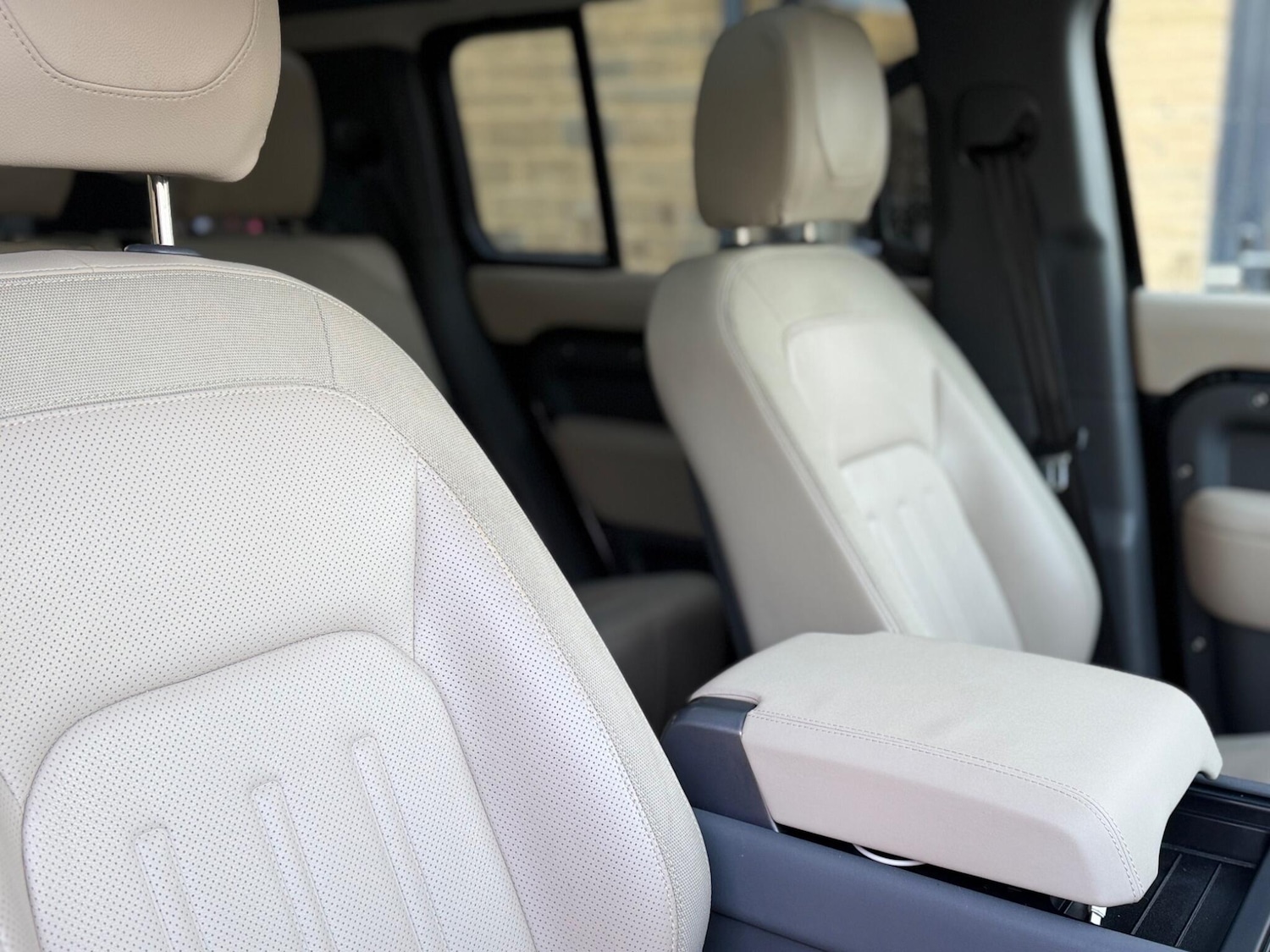 Used Land Rover Defender 2021 for sale - 77400783: Photo 38