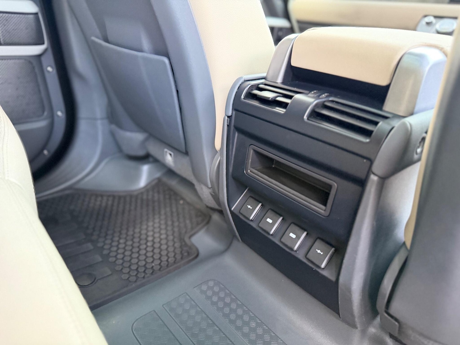 Used Land Rover Defender 2021 for sale - 77400783: Photo 40