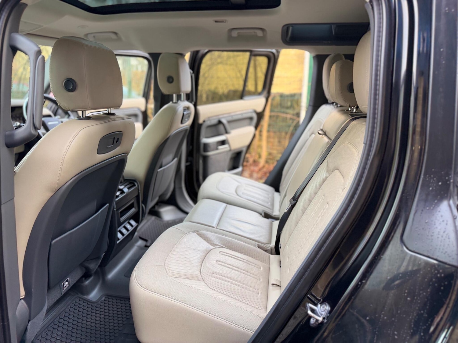 Used Land Rover Defender 2021 for sale - 77400783: Photo 42