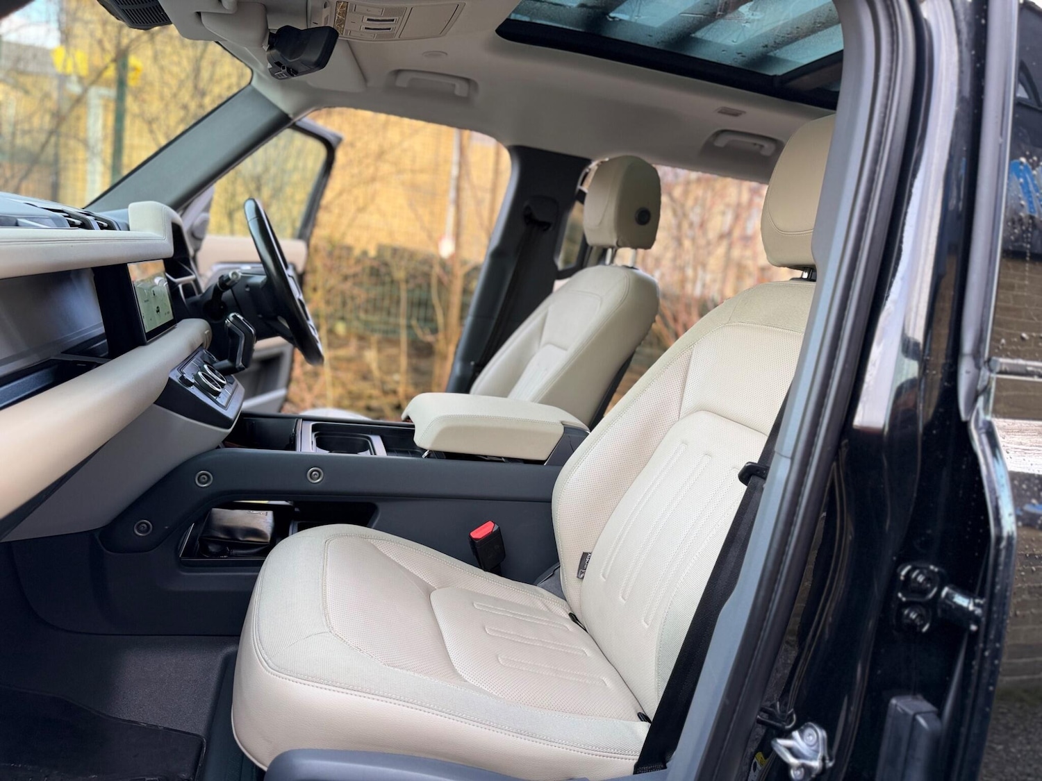 Used Land Rover Defender 2021 for sale - 77400783: Photo 47