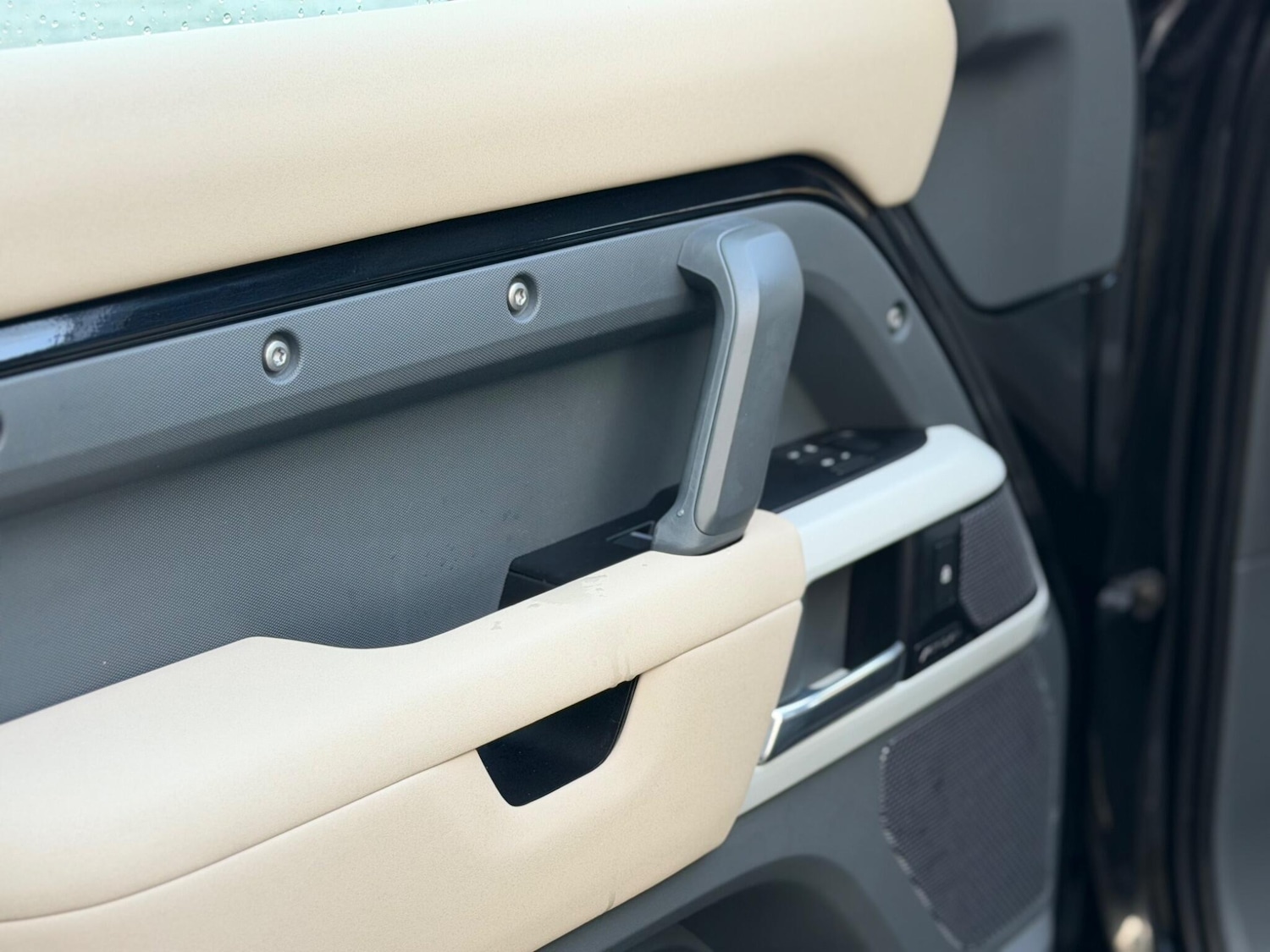 Used Land Rover Defender 2021 for sale - 77400783: Photo 48