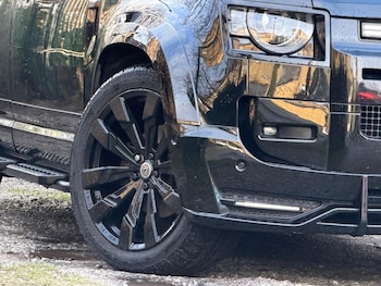 Used Land Rover Defender 2021 for sale - 77400783: Photo