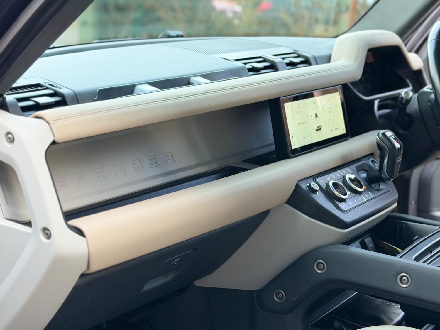 Used Land Rover Defender 2021 for sale - 77400783: Photo 50