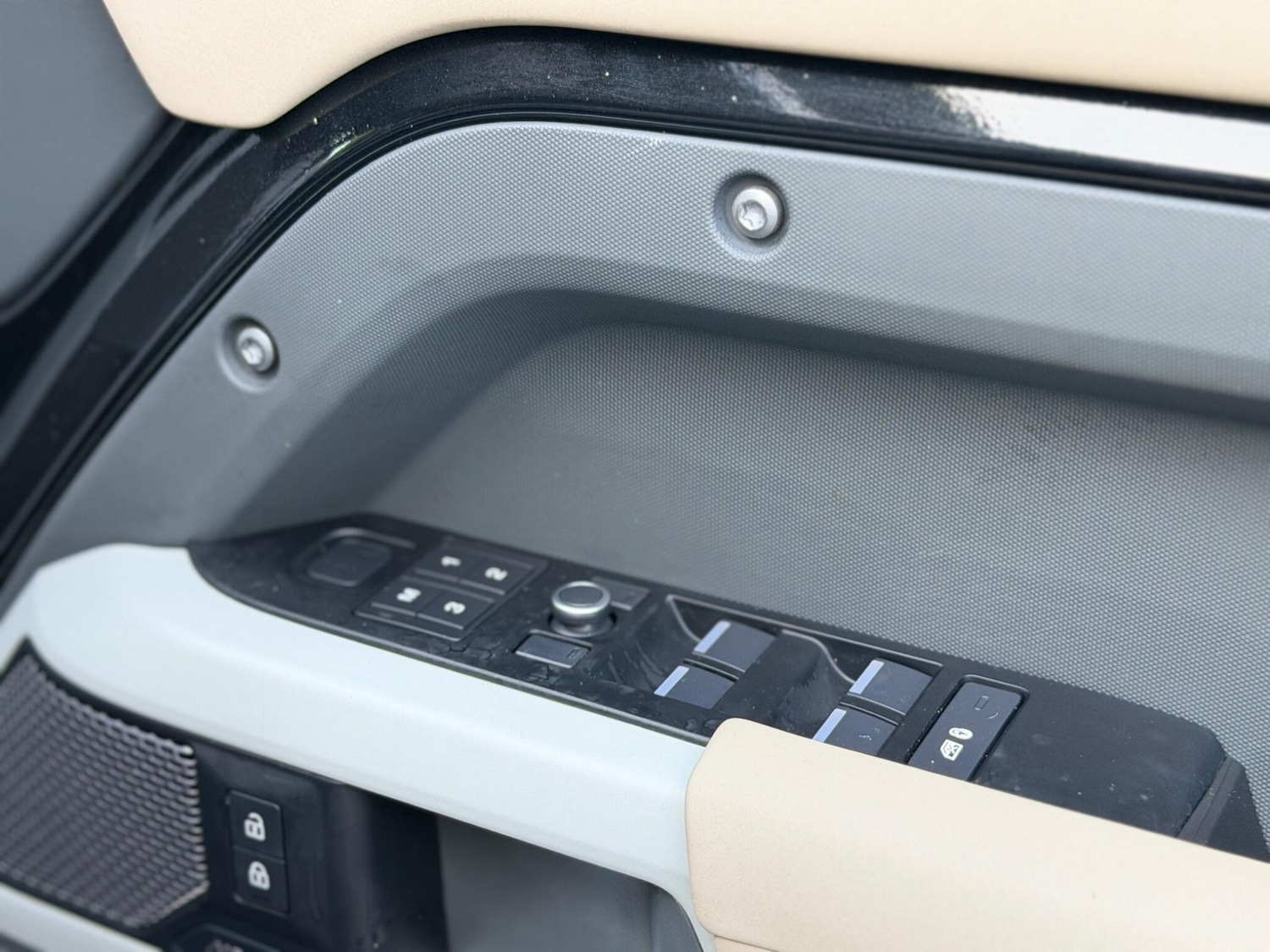 Used Land Rover Defender 2021 for sale - 77400783: Photo 52