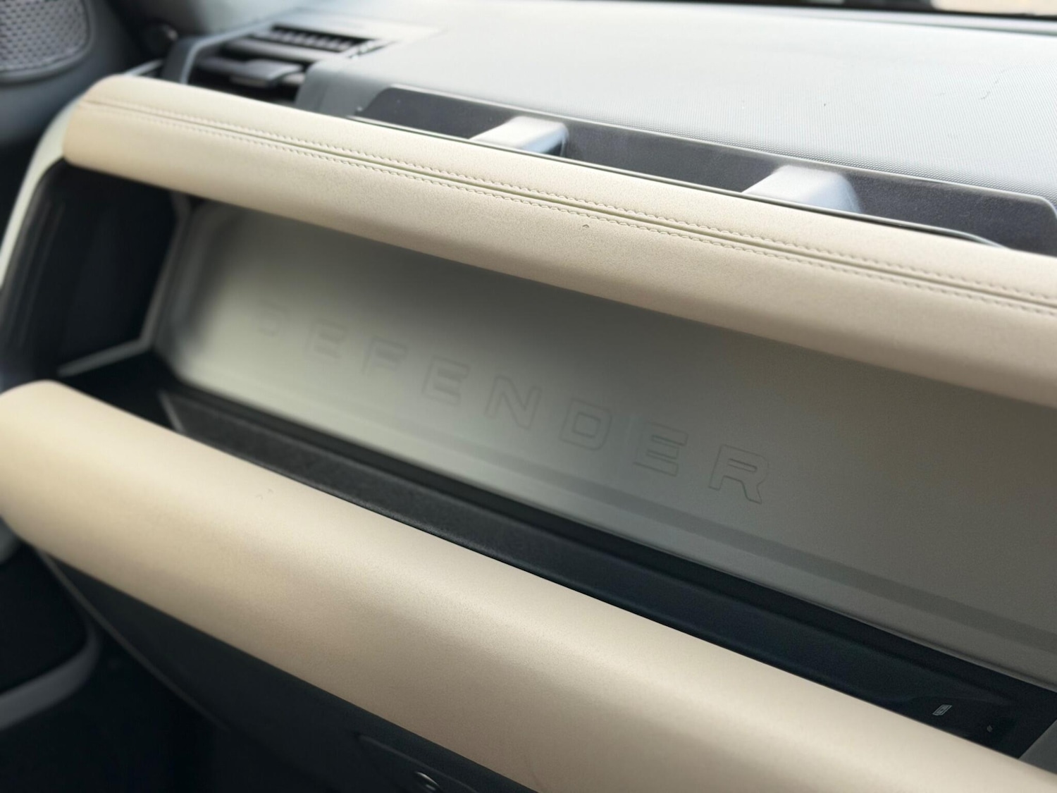 Used Land Rover Defender 2021 for sale - 77400783: Photo 56