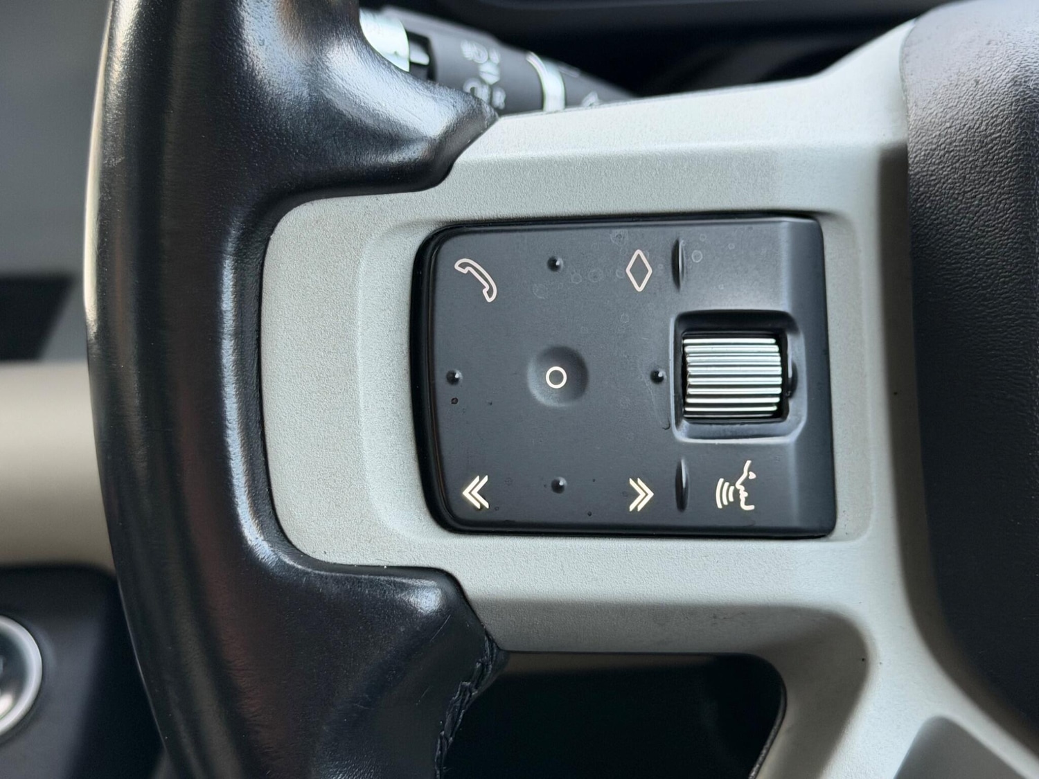 Used Land Rover Defender 2021 for sale - 77400783: Photo 57