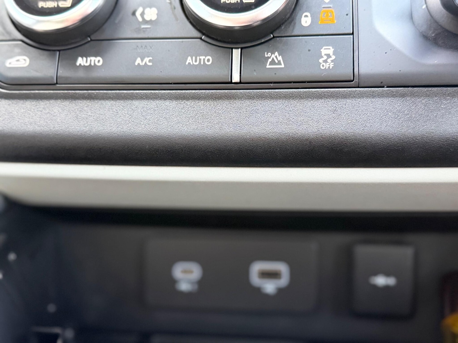 Used Land Rover Defender 2021 for sale - 77400783: Photo 65