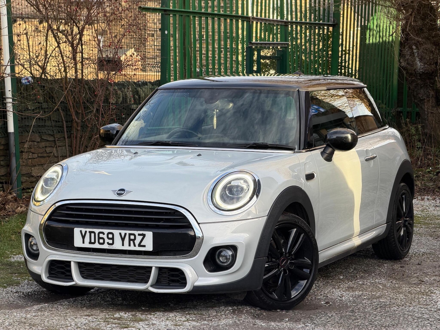 Used MINI Hatch 2019 for sale - 76965443: Photo 2