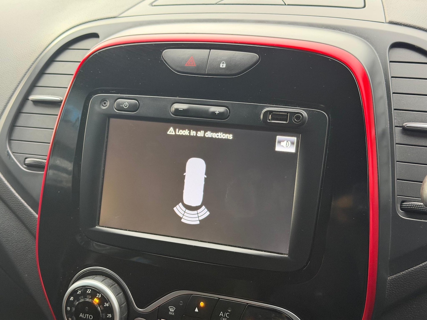 Used Renault Captur 2019 for sale - 76472559: Photo 30