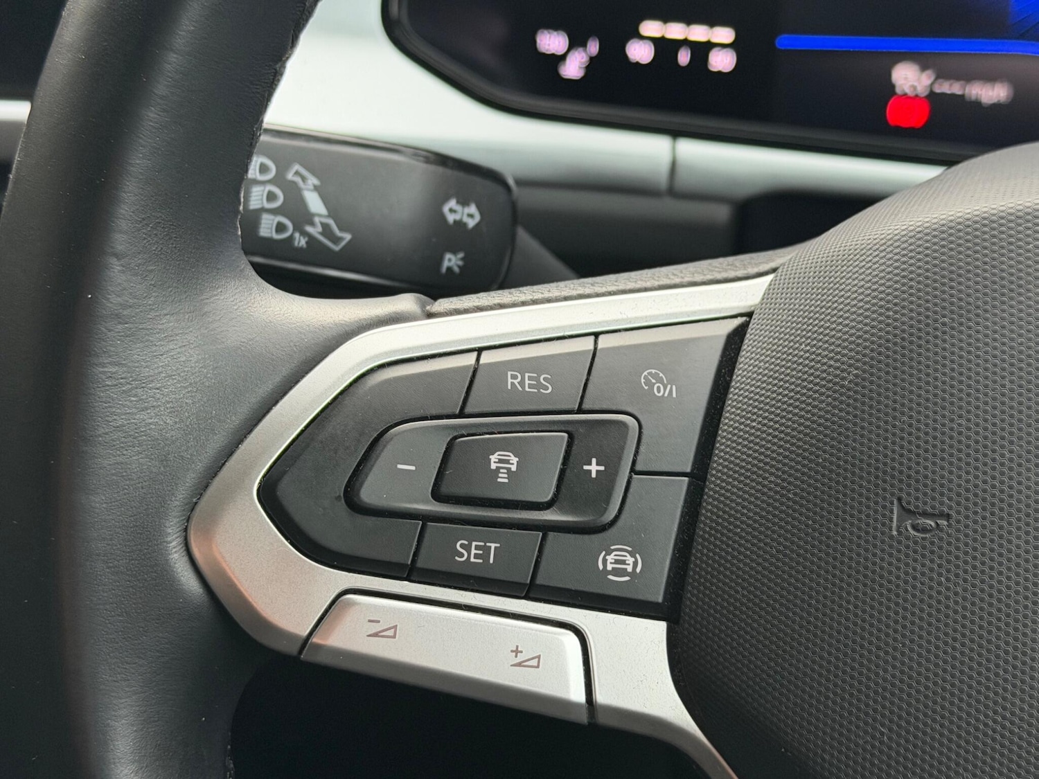 Used Volkswagen T-Roc 2023 for sale - 77400741: Photo 32