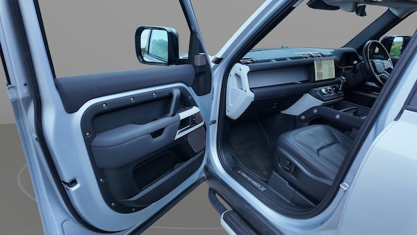 Used Land Rover Defender 2021 for sale - 76275975: Photo 25