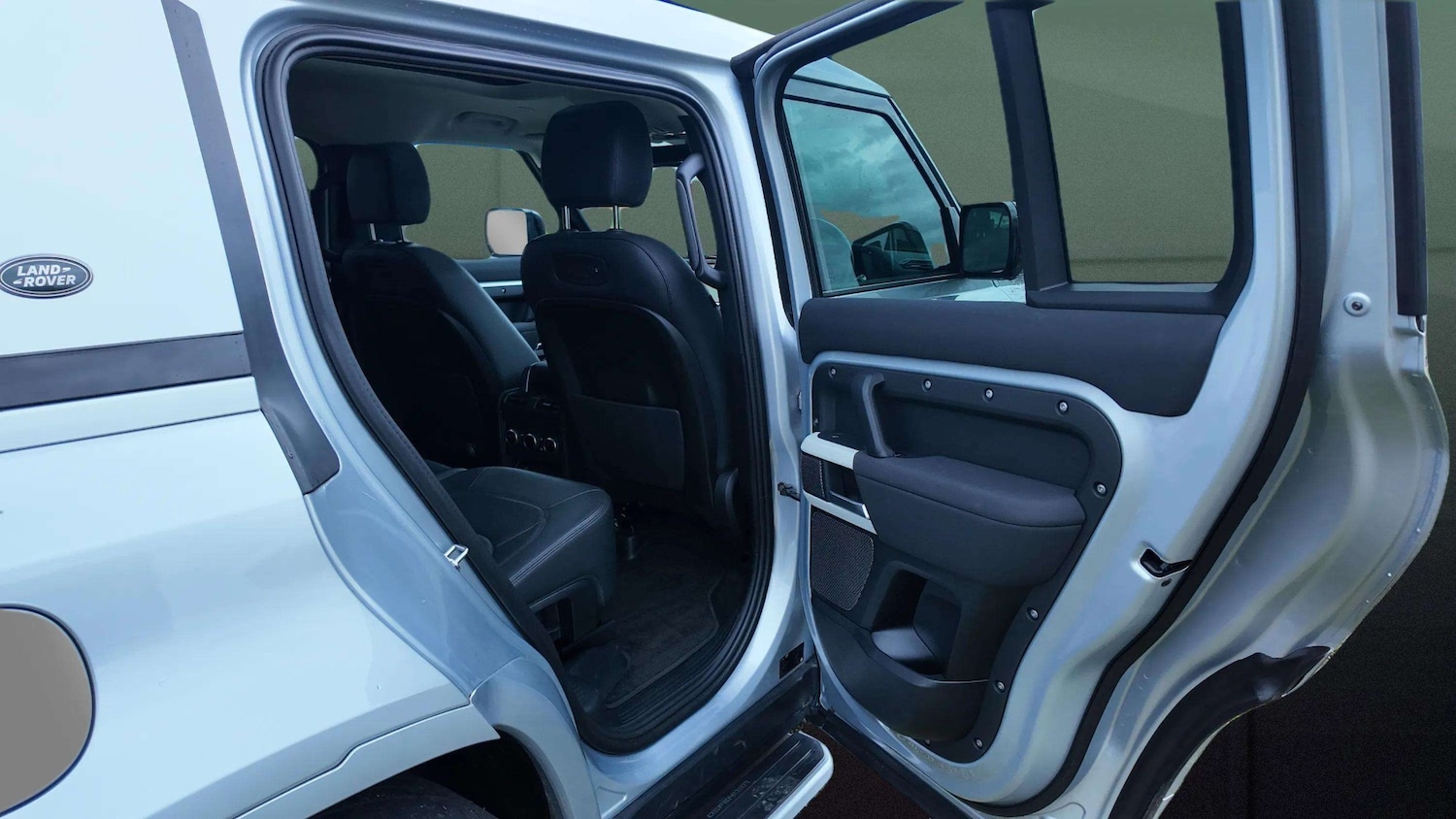 Used Land Rover Defender 2021 for sale - 76275975: Photo 28