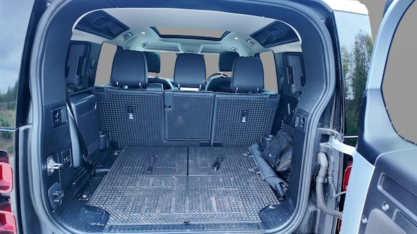Used Land Rover Defender 2021 for sale - 76275975: Photo 32