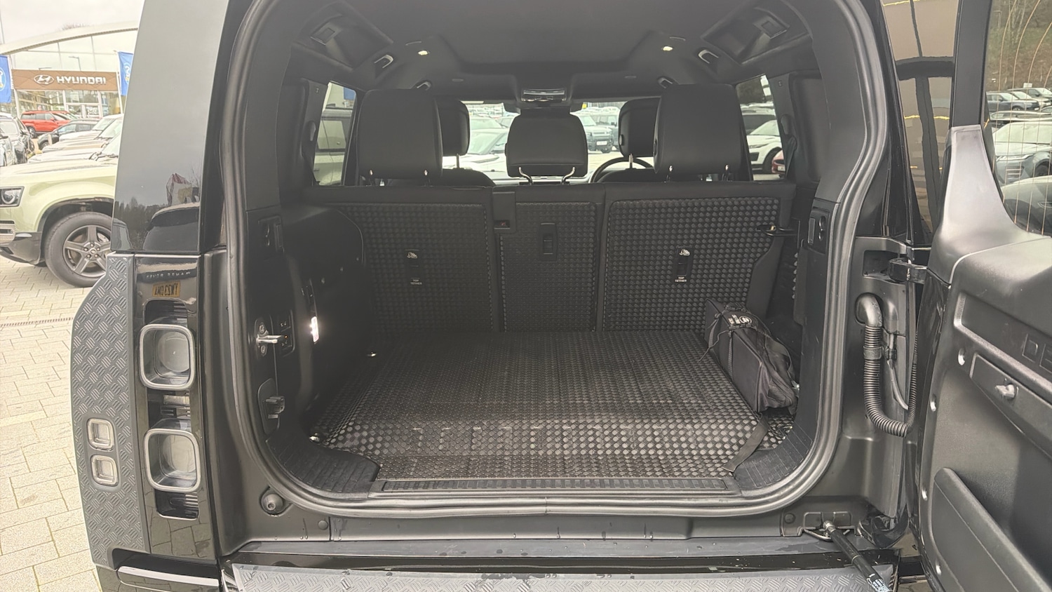 Used Land Rover Defender 2022 for sale - 77639107: Photo 10