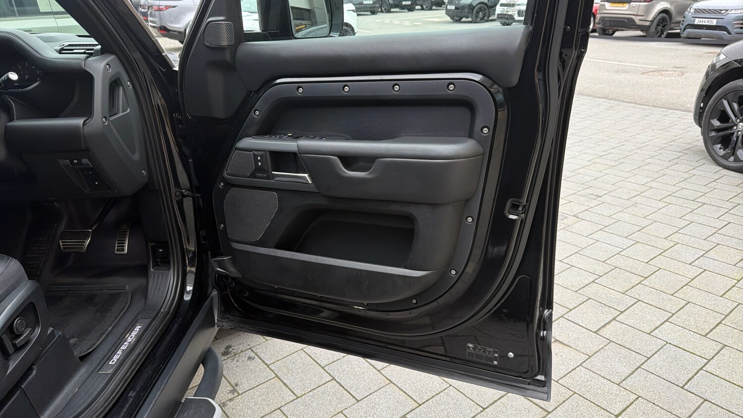 Used Land Rover Defender 2022 for sale - 77639107: Photo 29