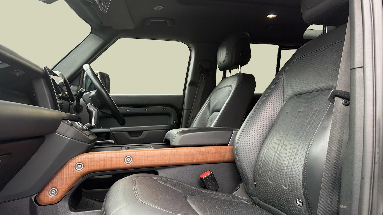 Used Land Rover Defender 2022 for sale - 77639107: Photo 3