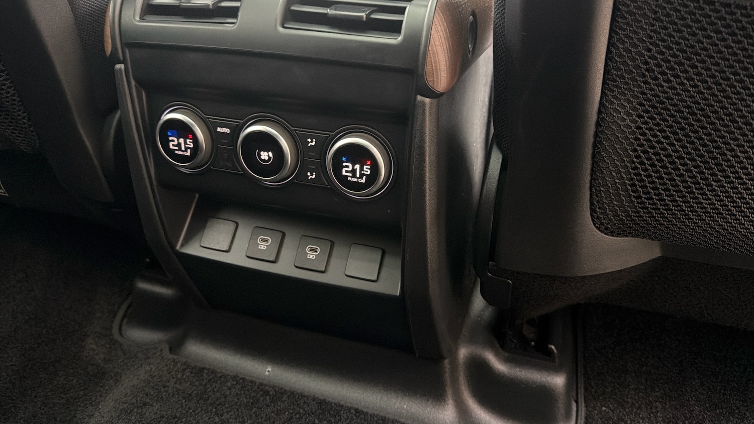 Used Land Rover Defender 2022 for sale - 77639107: Photo 31