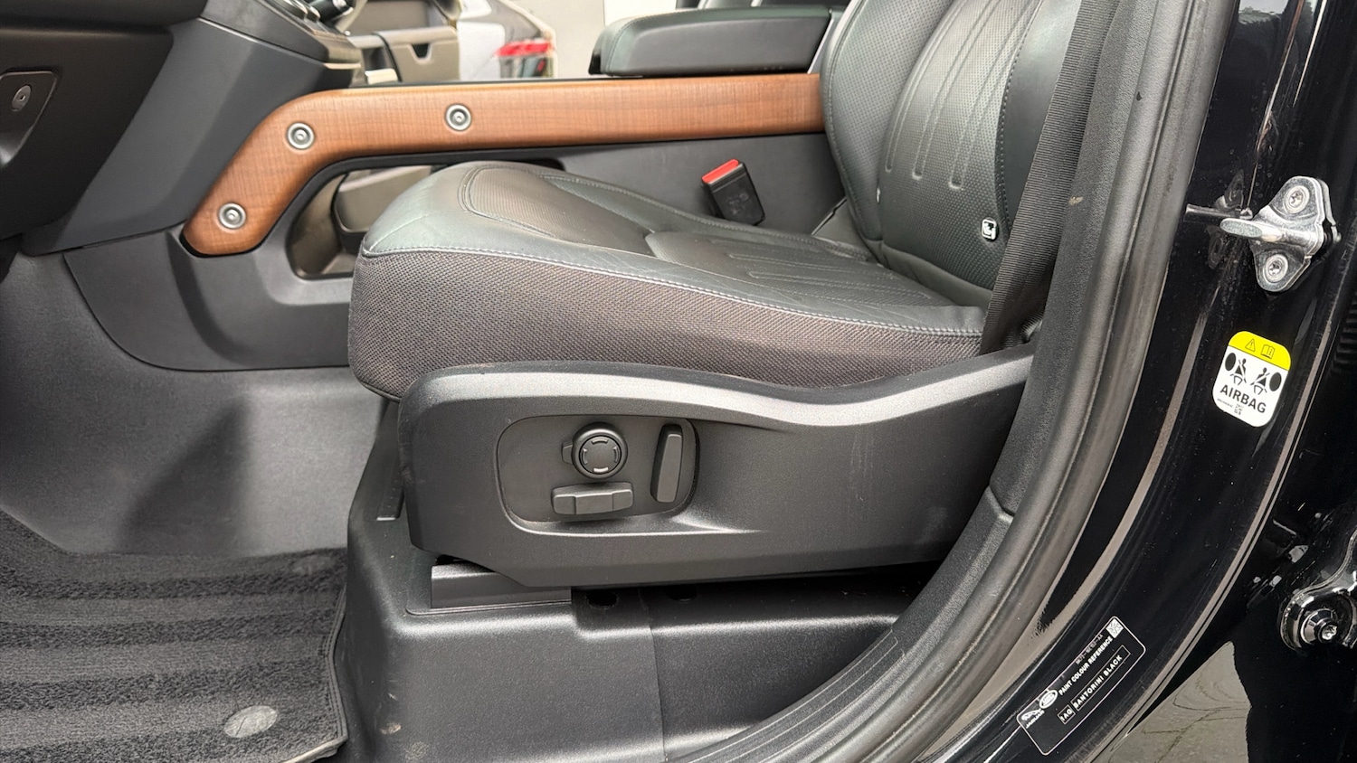 Used Land Rover Defender 2022 for sale - 77639107: Photo 34