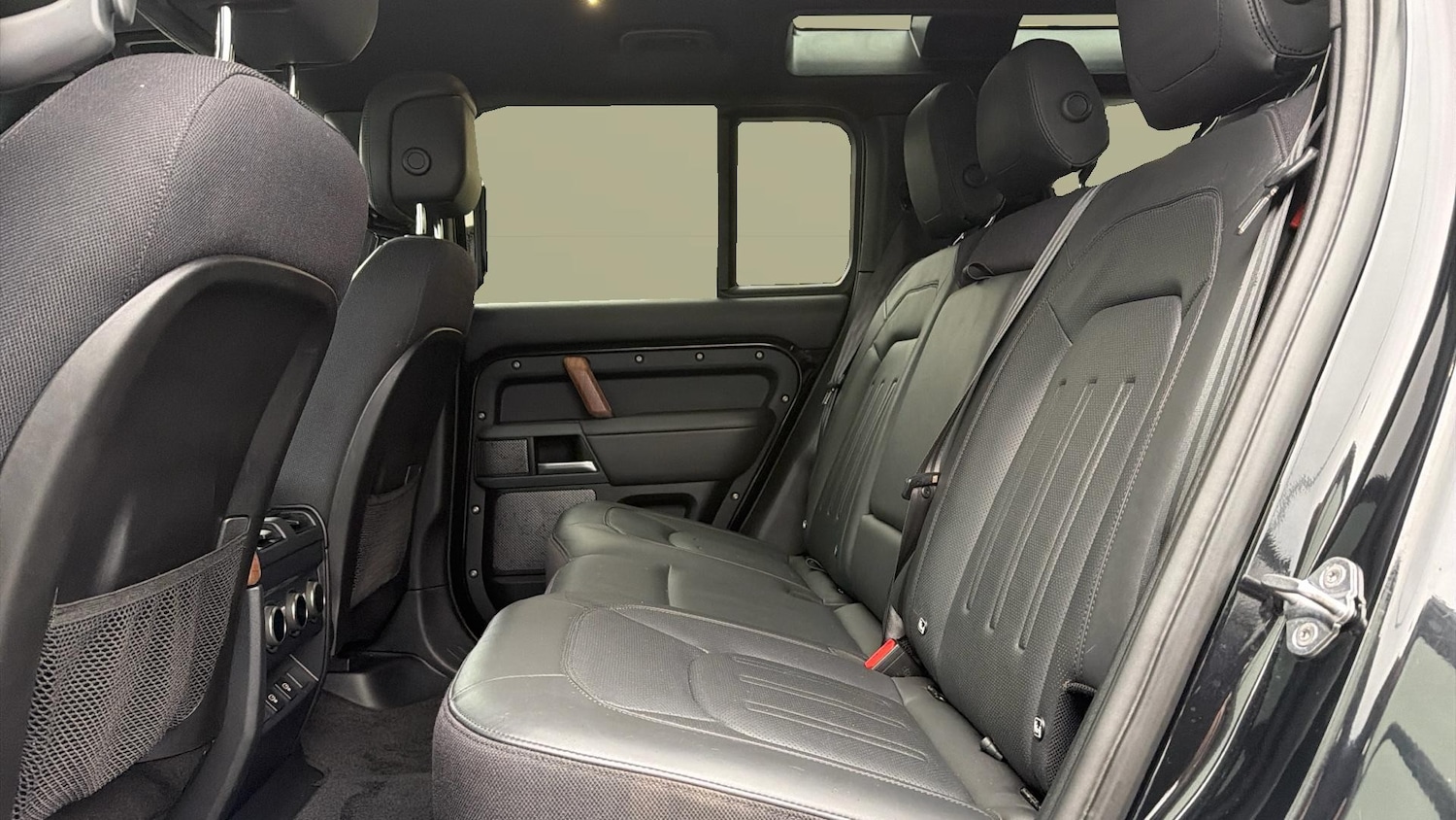 Used Land Rover Defender 2022 for sale - 77639107: Photo 4