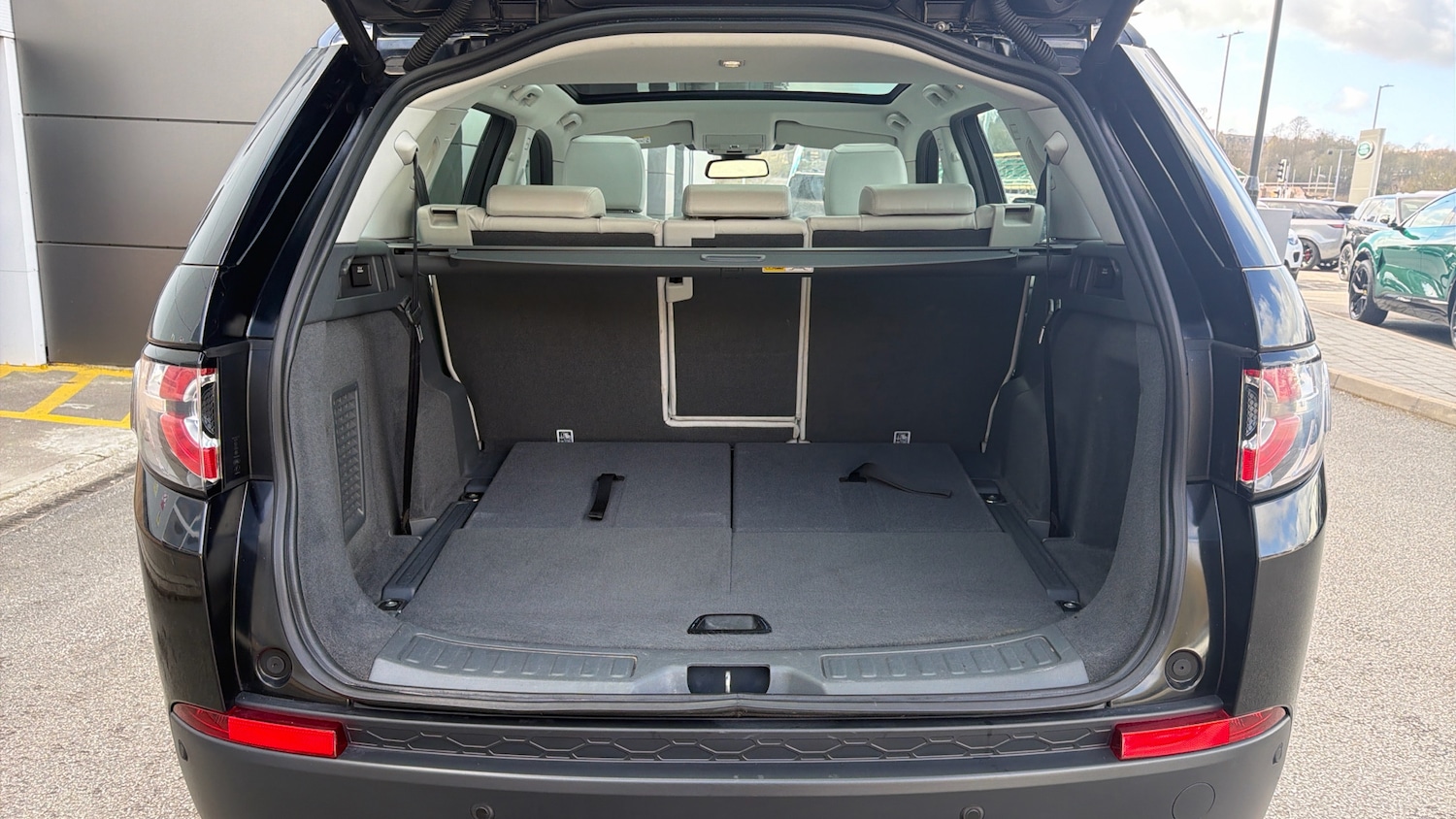 Used Land Rover Discovery Sport 2017 for sale - 78067369: Photo 10