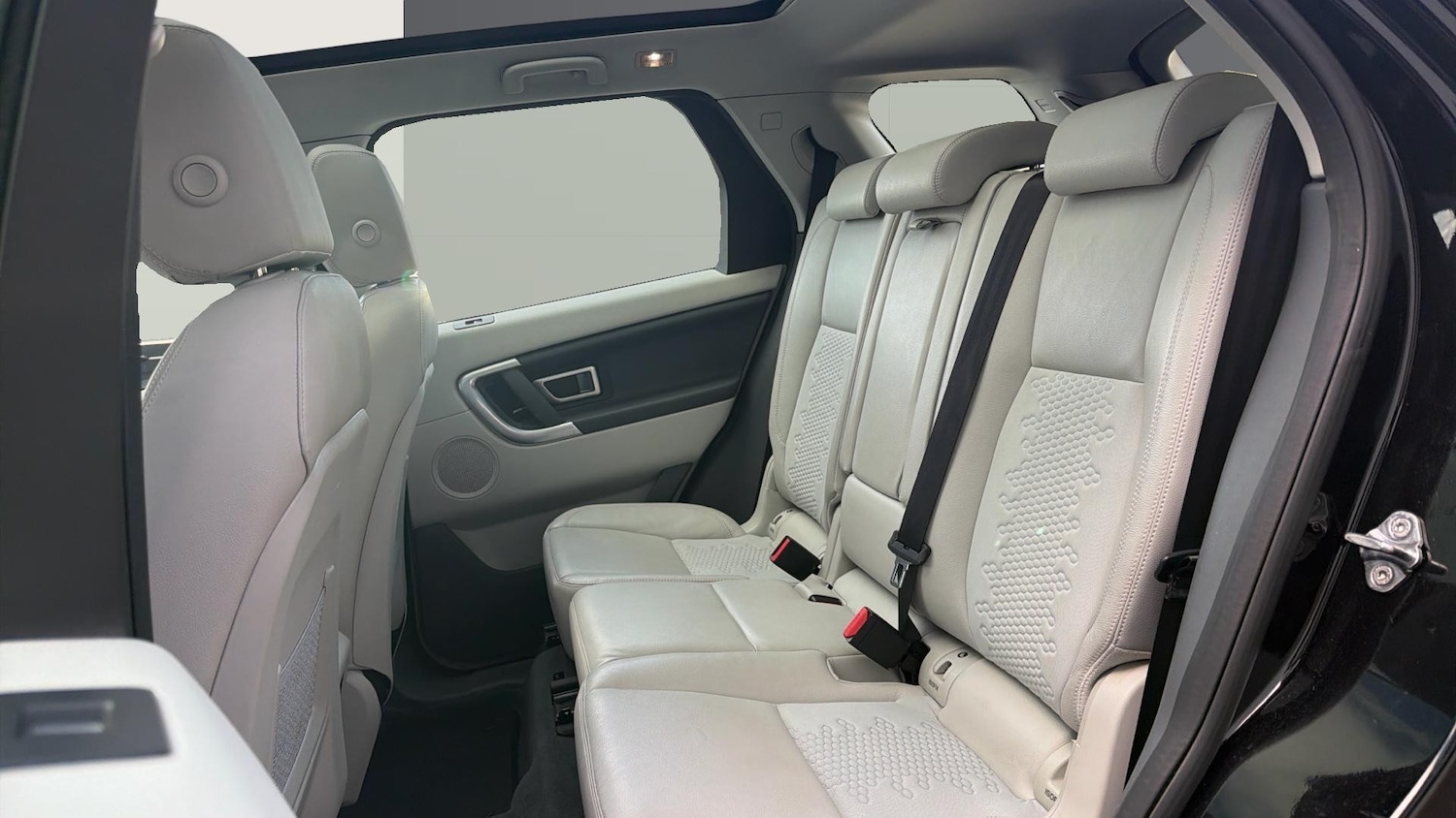 Used Land Rover Discovery Sport 2017 for sale - 78067369: Photo 4