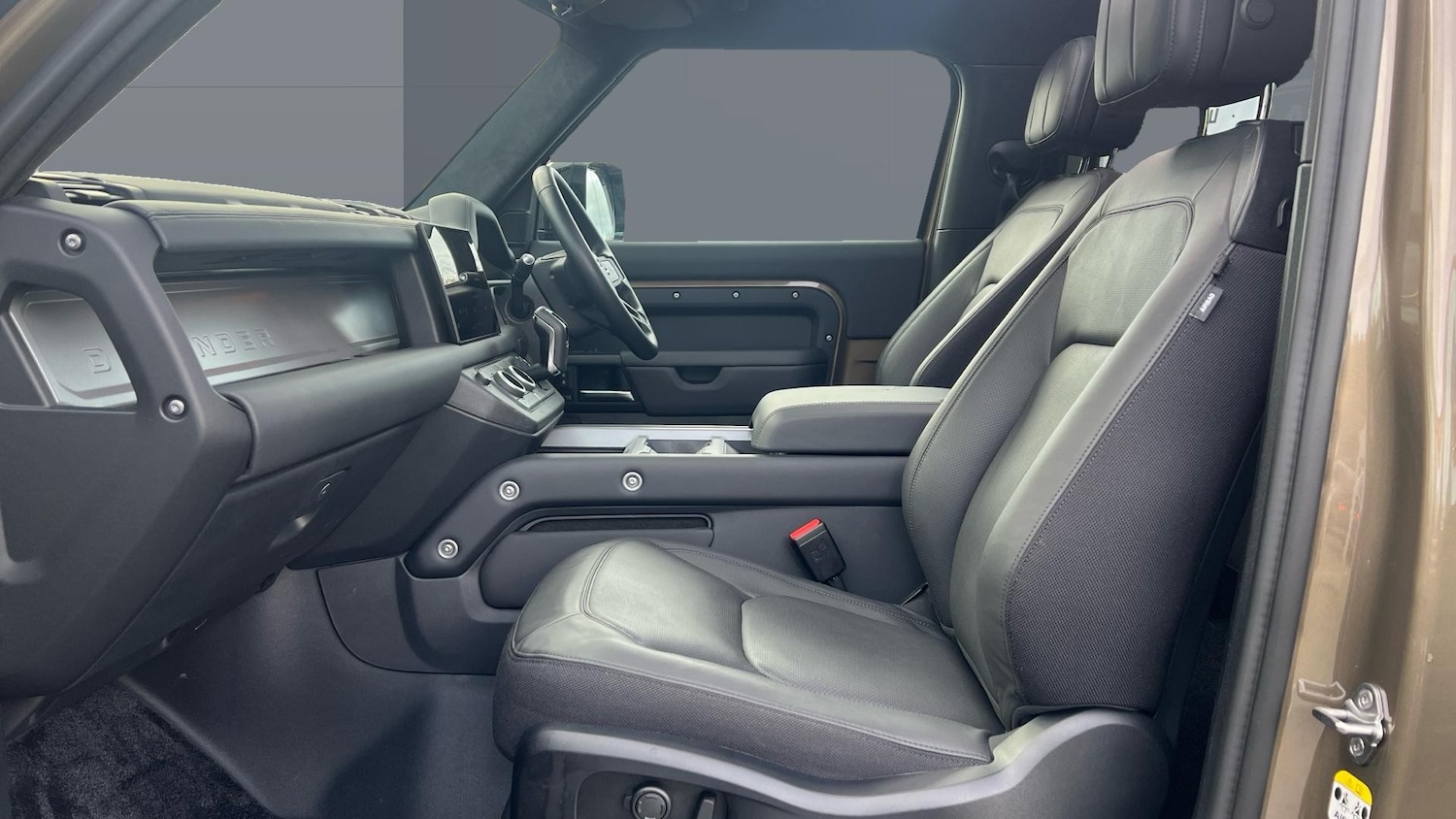 Used Land Rover Defender 2024 for sale - 77619745: Photo 3