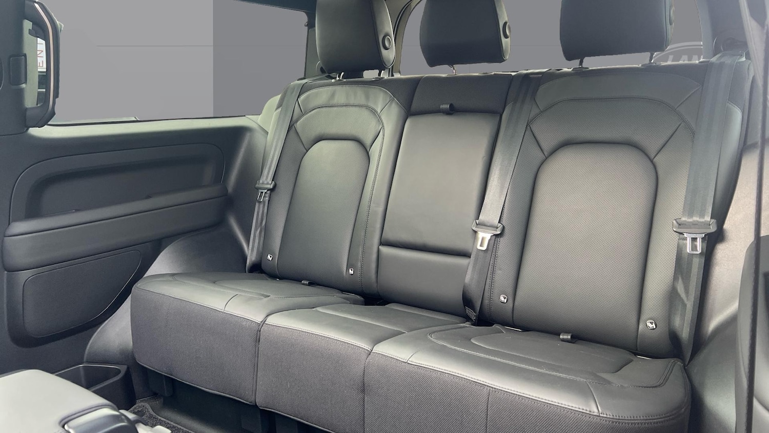 Used Land Rover Defender 2024 for sale - 77619745: Photo 4