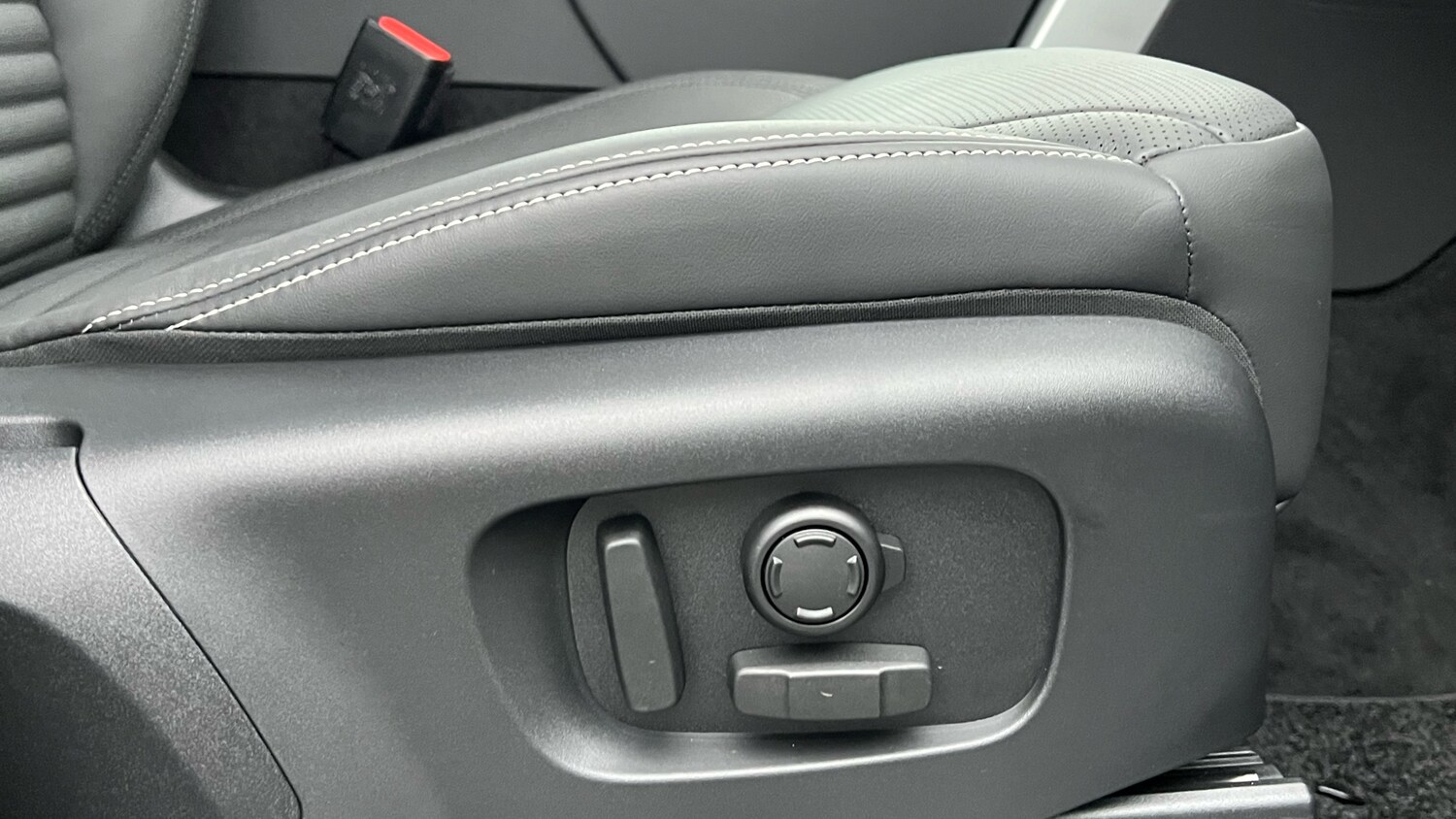 Used Land Rover Discovery 2025 for sale - 77616107: Photo 36