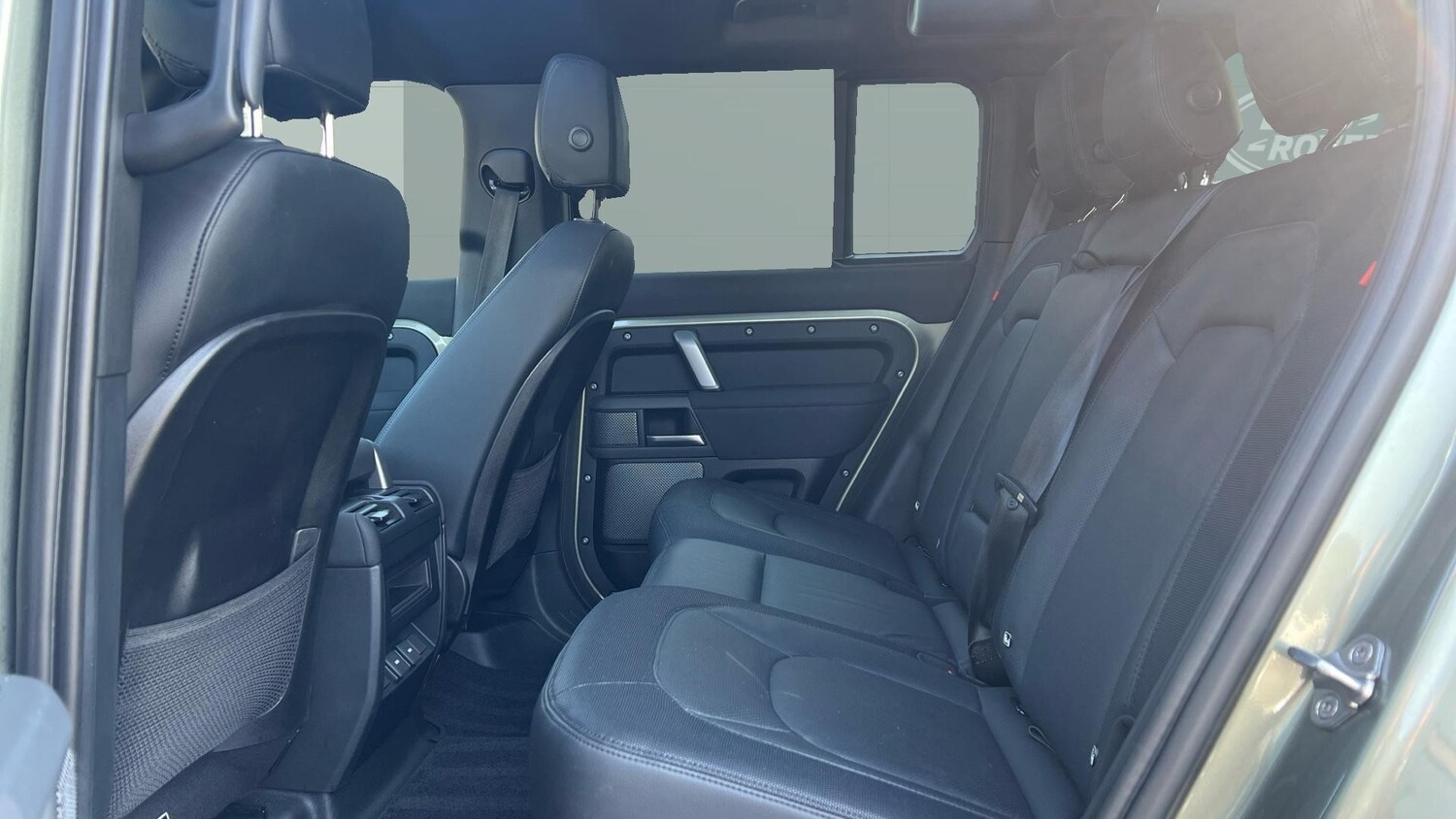 Used Land Rover Defender 2023 for sale - 77641247: Photo 4