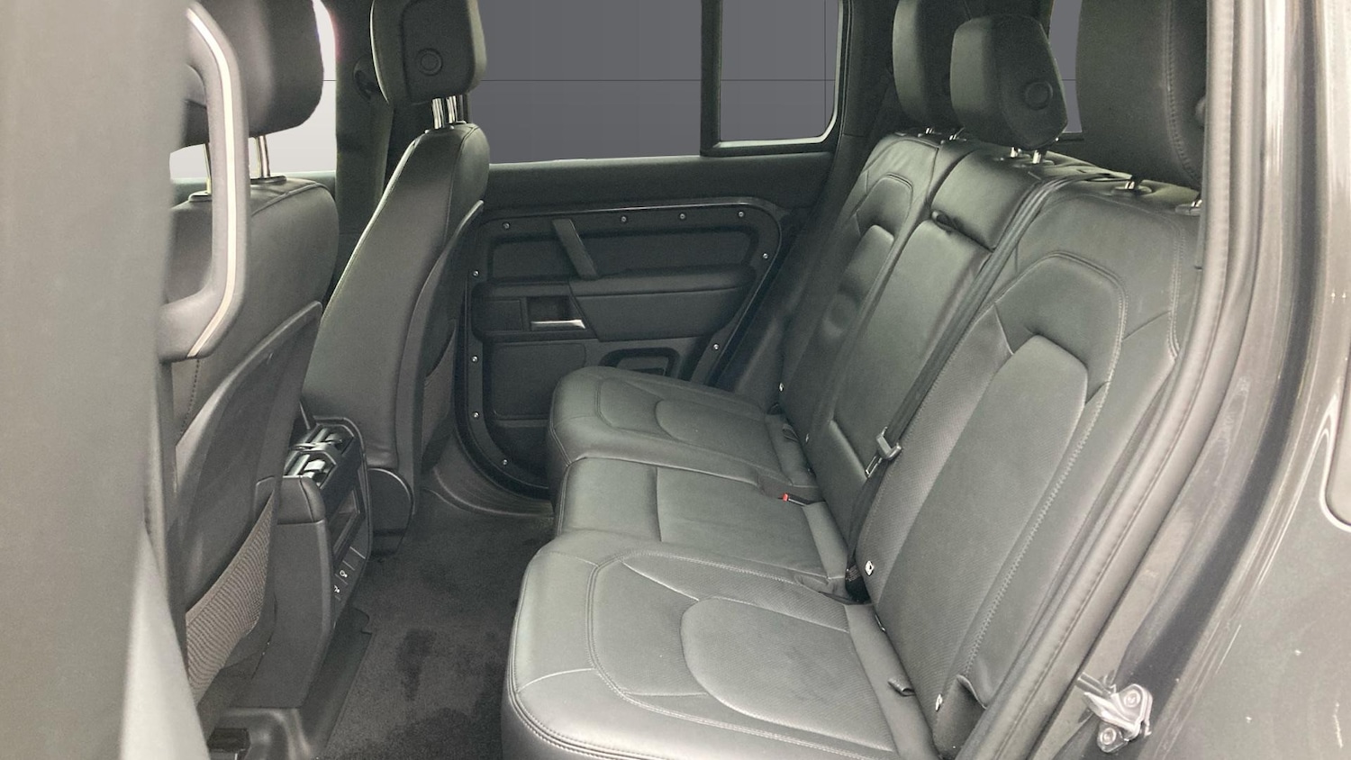 Used Land Rover Defender 2024 for sale - 77640032: Photo 4