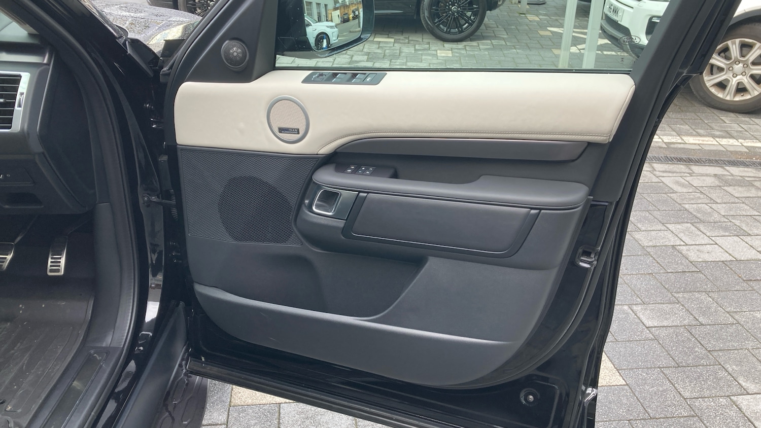 Used Land Rover Discovery 2025 for sale - 77873165: Photo 23