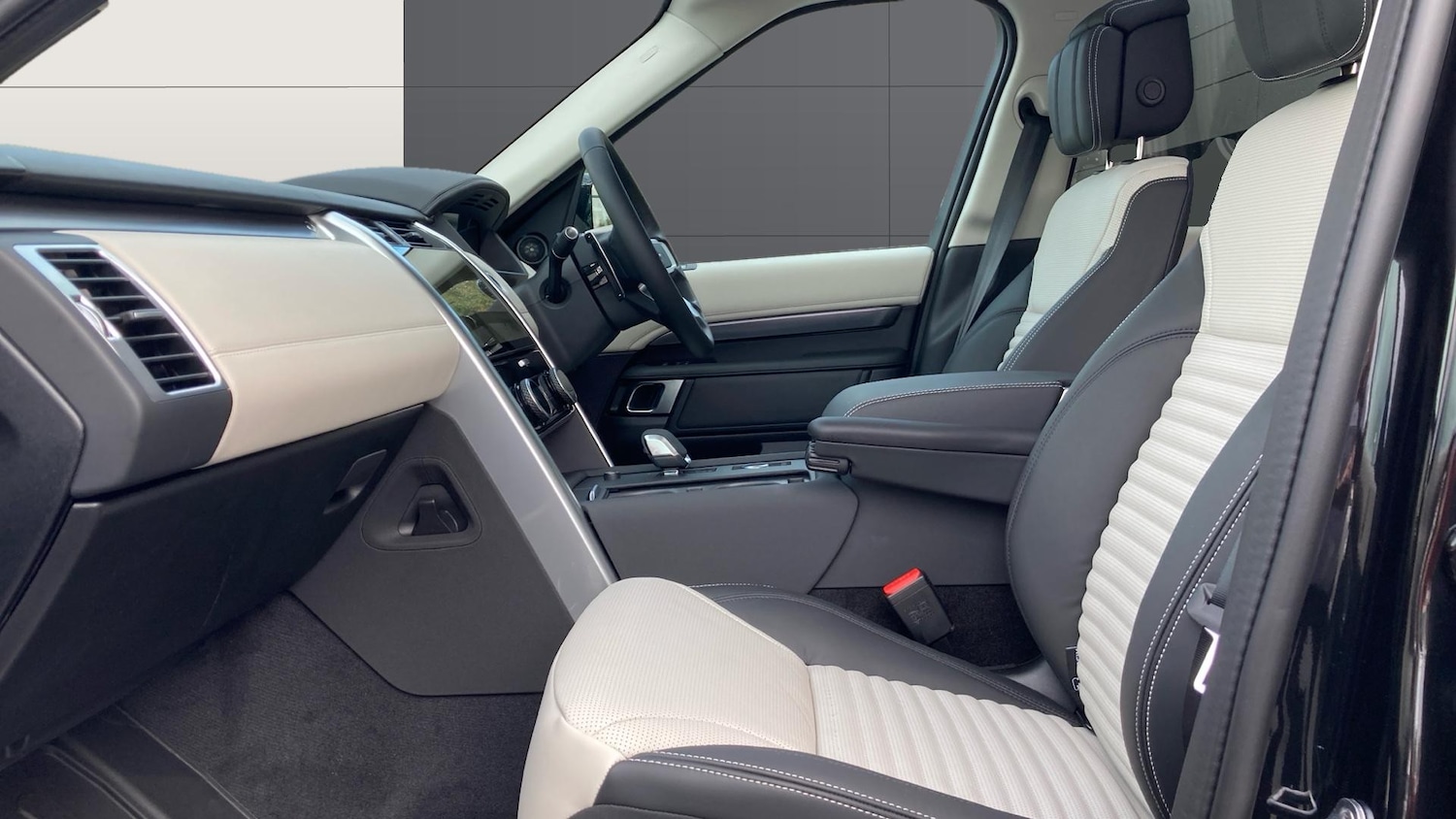 Used Land Rover Discovery 2025 for sale - 77873165: Photo 3