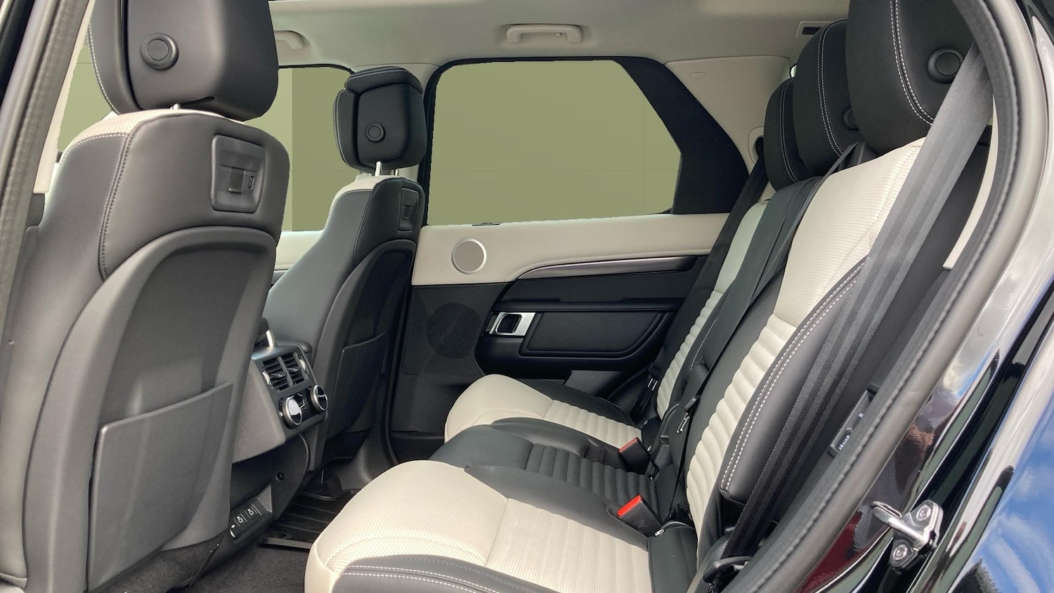 Used Land Rover Discovery 2025 for sale - 77873165: Photo 4