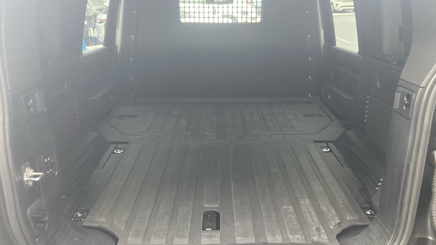 Used Land Rover Defender 2024 for sale - 77113296: Photo 10