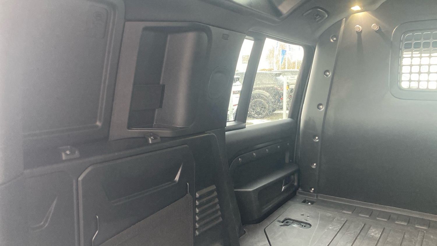 Used Land Rover Defender 2024 for sale - 77113296: Photo 22