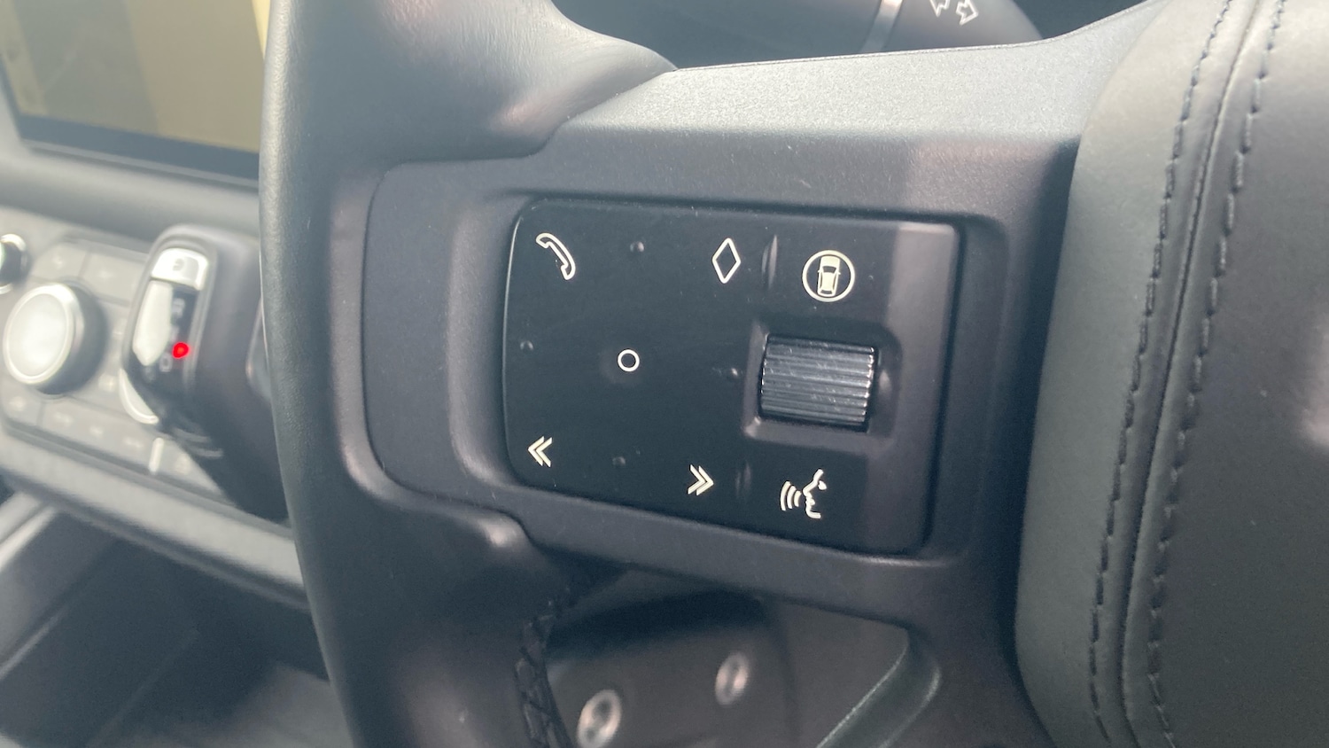 Used Land Rover Defender 2024 for sale - 77113296: Photo 27