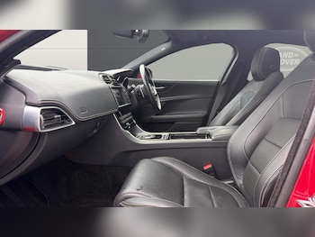 Used Jaguar XE 2017 for sale - 79528290: Photo