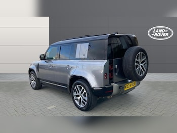 Used Land Rover Defender 2024 for sale - 77619746: Photo