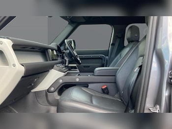 Used Land Rover Defender 2023 for sale - 76290432: Photo