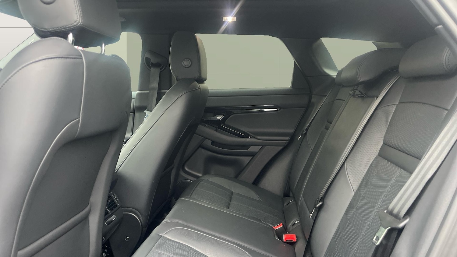 Used Land Rover Range Rover Evoque 2025 for sale - 78031425: Photo 4