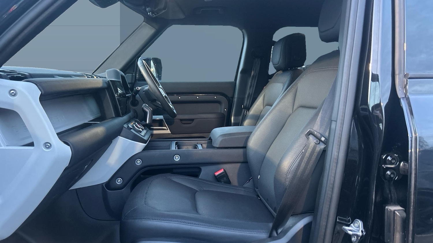 Used Land Rover Defender 2024 for sale - 77337479: Photo 3