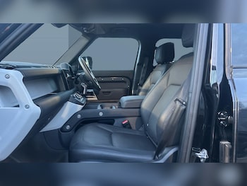 Used Land Rover Defender 2024 for sale - 77337479: Photo