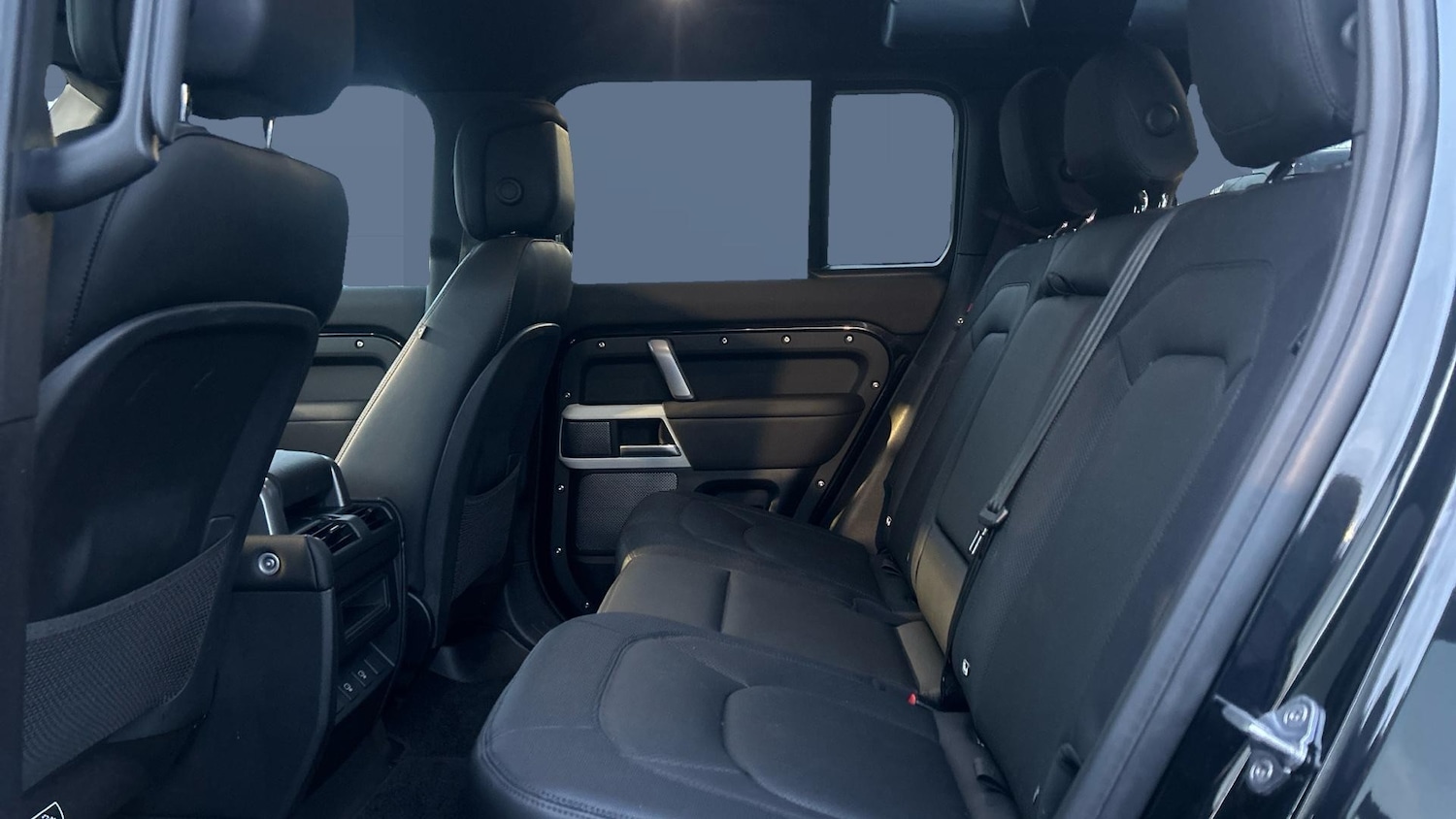 Used Land Rover Defender 2024 for sale - 77337479: Photo 4