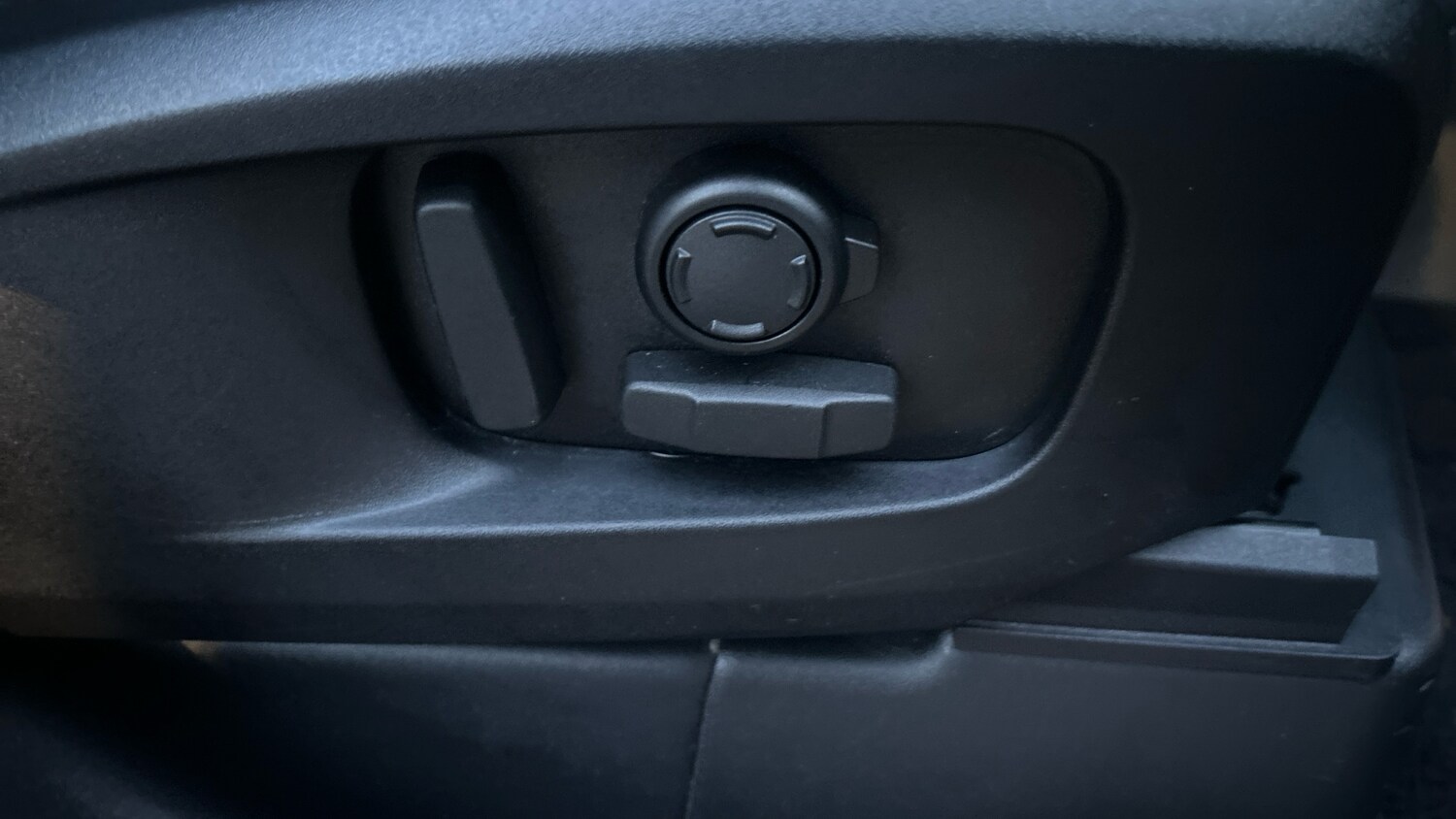 Used Land Rover Defender 2024 for sale - 77337479: Photo 48