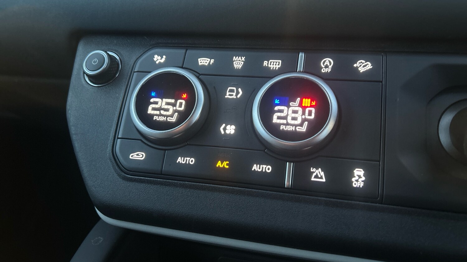 Used Land Rover Defender 2024 for sale - 77337479: Photo 57