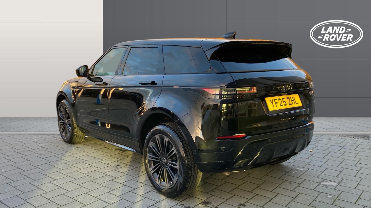 Used Land Rover Range Rover Evoque 2025 for sale - 76918811: Photo 2