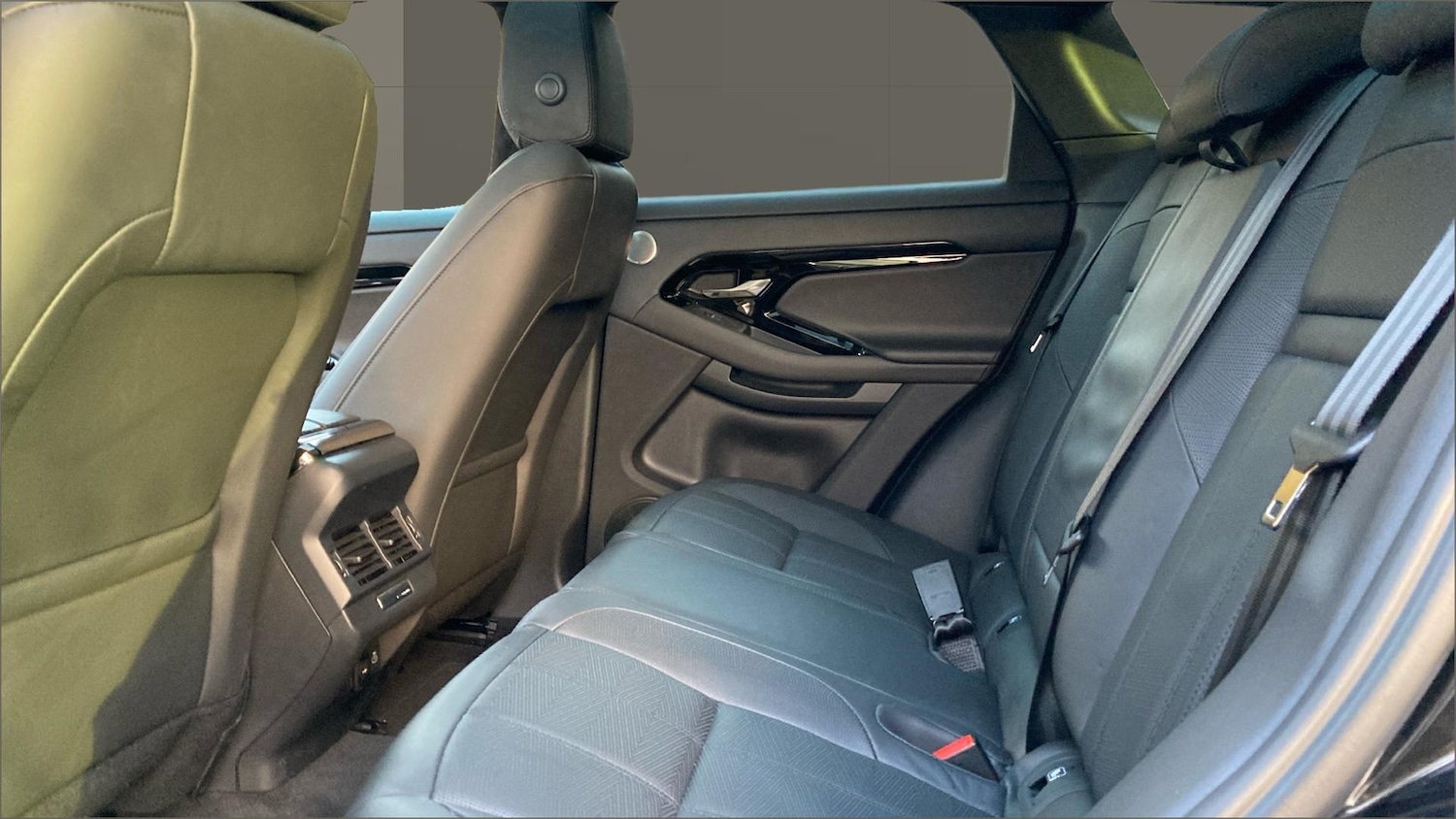 Used Land Rover Range Rover Evoque 2025 for sale - 76918811: Photo 4