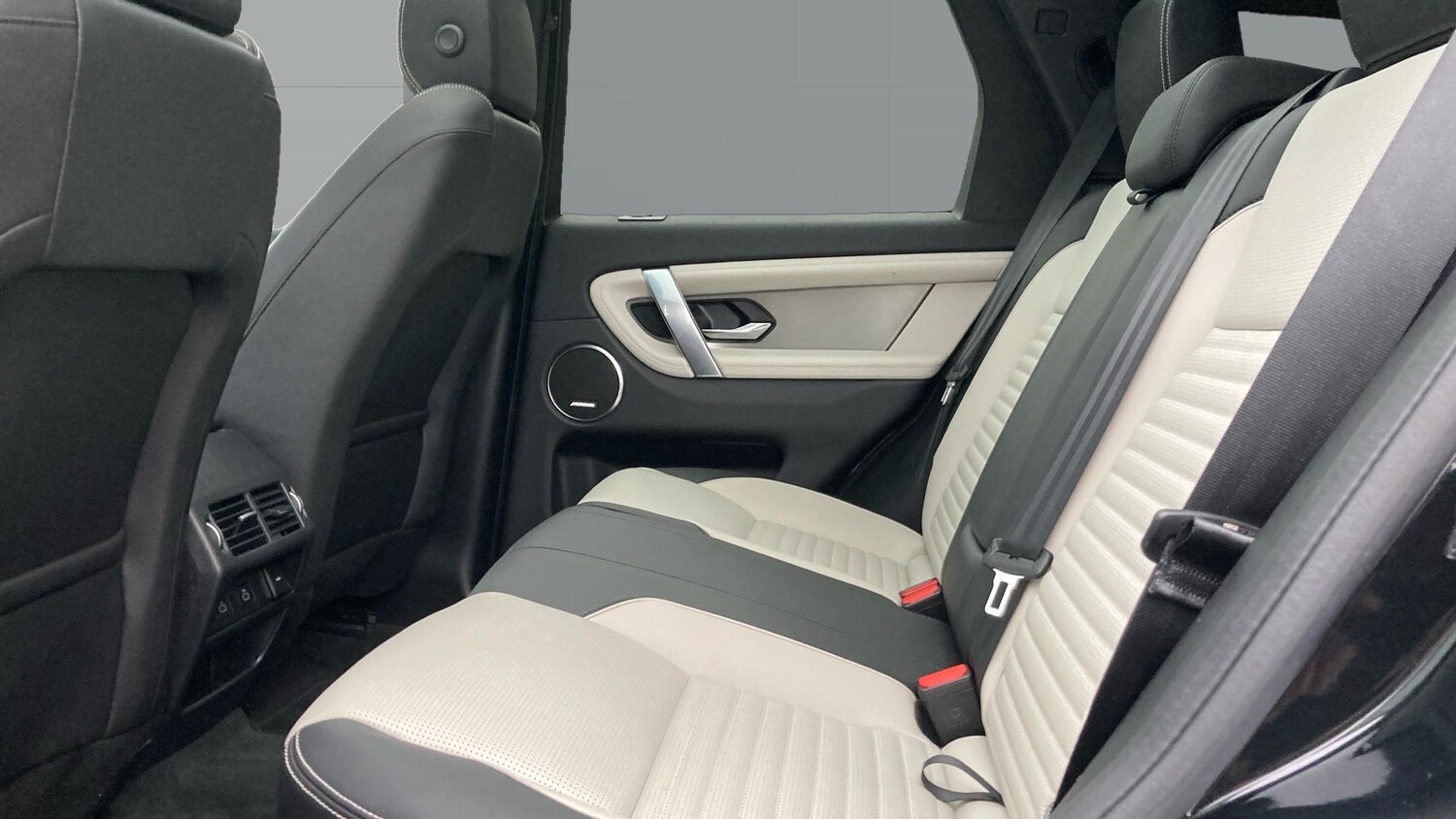 Used Land Rover Discovery Sport 2025 for sale - 76477178: Photo 4